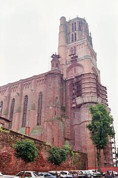 ALBI (81, Tarn) – Cathédrale Sainte-Cécile, église-forteresse en briques rouges édifiée du 13e au 15e siècle, le clocher-donjon (hauteur 78 m)