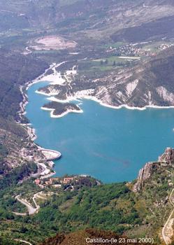 Barrage de CASTILLON (04, Alpes de Haute-Provence), le barrage et la retenue (vue partielle)