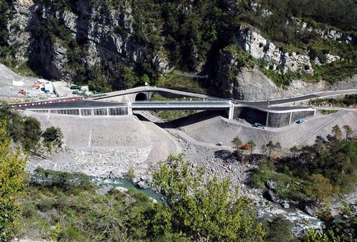 VALDEBLORE (06420, Alpes-Maritimes) – Pont sur le vallon de Bramafan, vue d'ensemble de l'ouvrage