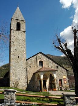 VALDEBLORE (06420, Alpes-Maritimes) – Eglise de la Sainte-Croix, le clocher détruit par un séisme est de construction plus récente
