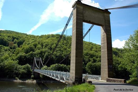 Pont de la DEVEZE sur le Brézons (lac de retenue du barrage de Sarrans) entre Paulhenc (15230, Cantal) et Thérondels (12600, Aveyron), mise en service:1935