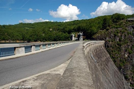 Barrage de SARRANS (12, Aveyron) - route sur la crête du barrage