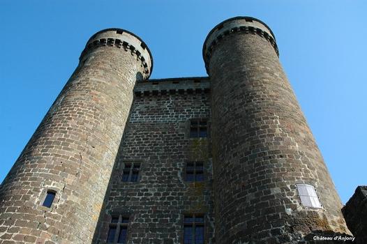 TOURNEMIRE (15310, Cantal, Auvergne) - Château d'Anjony, le donjon comporte 4 niveaux avec une pièce par étage : TOURNEMIRE (15310, Cantal, Auvergne) - Château d'Anjony , le donjon comporte 4 niveaux avec une pièce par étage