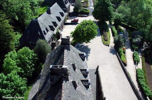 TOURNEMIRE (15310, Cantal, Auvergne) - Château d'Anjony, l'aile habitée construite au 18e siècle: TOURNEMIRE (15310, Cantal, Auvergne) - Château d'Anjony , l'aile habitée construite au 18e siècle