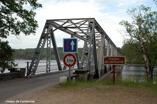 Viaduc de LANTOURNE, sur le Doustre (retenue du barrage de La Valette), RD 131e1 entre Marcillac-la-Croisille (19320, Corrèze) et Saint-Pardoux-la-Croisille (19320, Corrèze)