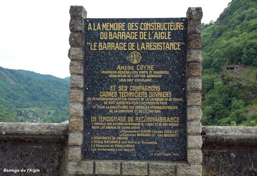 Barrage de L'AIGLE, communes de Chalvignac (15200) et de Soursac (19550) - Plaque commémorative