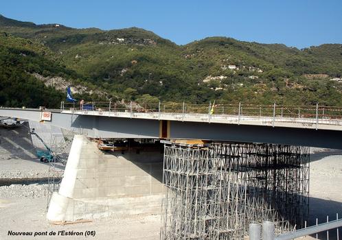 Nouveau pont sur la rivière Estéron, pour la route D 6202 bis, entre les communes: Le Broc (06510) et Gilette (06830) 
