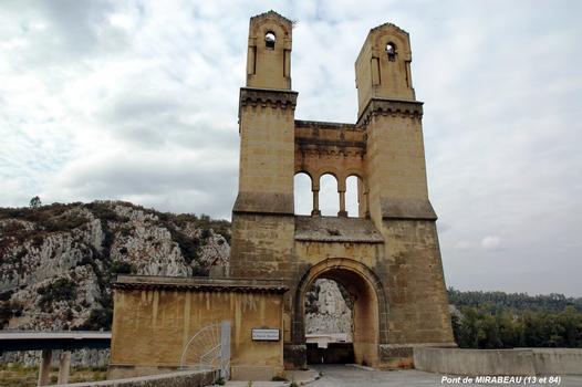 Défilé de MIRABEAU (13, Bouches-du-Rhône et 84, Vaucluse) – Pylônes du premier pont suspendu sur la Durance