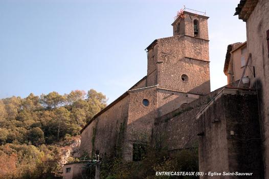 Eglise Saint-Sauveur, Entrecasteaux: Église fortifiée construite au XIIIe, le clocher du XVIIe a été remanié plusieurs fois