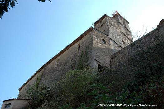 Eglise Saint-Sauveur, Entrecasteaux : Église fortifiée construite au XIIIe, le clocher du XVIIe a été remanié plusieurs fois