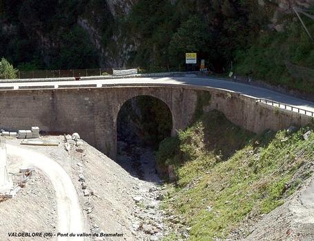 VALDEBLORE (06420, Alpes-Maritimes) – Pont de la RD 2205 sur le vallon de Bramafan (construction vers 1870)