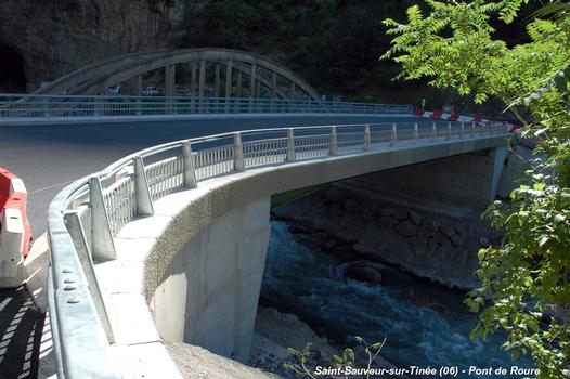 SAINT-SAUVEUR-SUR-TINEE (06, Alpes-Maritimes) – Le « Pont de Roure », nouveau pont de la D 30 inauguré le 17 août 2007. Longueur: 30m, largeur: 12m, coût: 1,6 M€