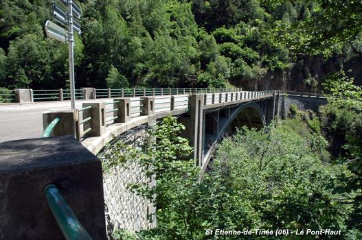 SAINT-ETIENNE-DE-TINEE (06, Alpes-Maritimes) – Le « Pont-Haut » sur la Tinée, route RD 2205