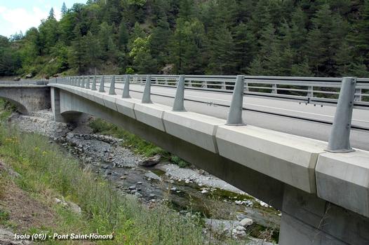 ISOLA (06420, Alpes-Maritimes) – Pont Saint-Honoré, le nouveau pont, poutre en arc dissymétrique
