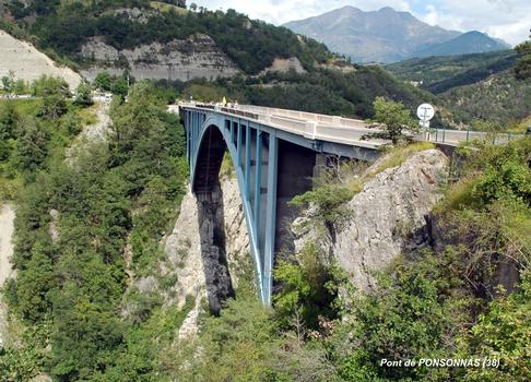PONSONNAS (38350, Isère) – Le pont de la RD 526 sur le Drac