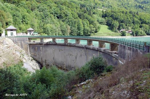 LA VERNAZ (74200, Haute-Savoie) – Barrage du Jotty, après une crue