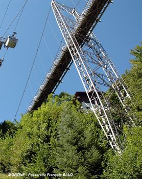 MORZINE (74110, Haute-Savoie) – Passerelle François-BAUD, pylône de la rive gauche, hauteur: 31 m