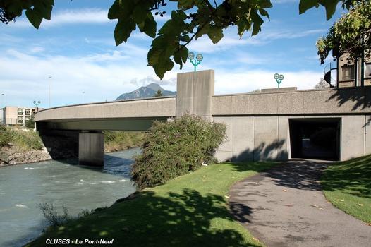 CLUSES (74300, Haute-Savoie) – Le Pont-Neuf sur l'Arve (route N 205)
