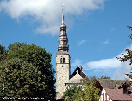COMBLOUX (74700, Haute-Savoie) – Eglise baroque Saint-Nicolas (début 18e siècle), clocher à bulbes (hauteur 45 m), détruit en 1792, reconstruit en 1828