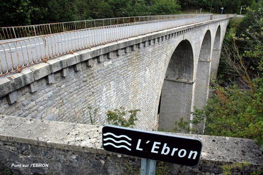 Pont de la route D 526, sur la rivière Ebron, entre Lavars (38710, Isère) et Clelles (38930, Isère)
