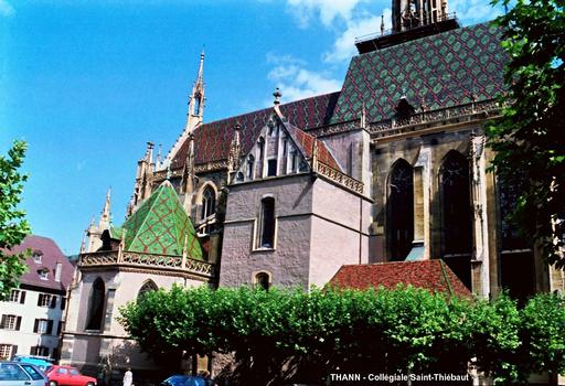 THANN (68, Haut-Rhin) – Collégiale Saint-Thiébaut, façade sud avec l'absidiole de la Chapelle de la Vierge