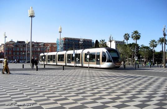 NICE (06, Alpes-Maritimes) – Tramway ligne n°1 (inaugurée le 27 novembre 2007), place Masséna