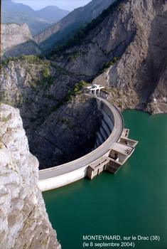 Barrage hydro-électrique de MONTEYNARD sur le Drac (38)