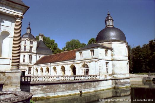 Château de TANLAY (89-Yonne) – Construit aux 16e et 17e siècles
