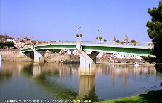 TOURNUS (71) - Pont sur la Saône pour la D 37