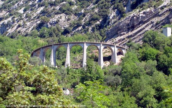 Viaduc de Caramel (commune de Castillon – 06500) – Achevé en 1910, pour la ligne de tramway Menton-Sospel (Alpes Maritimes), hors service en 1931. (125 m, 13 arches)