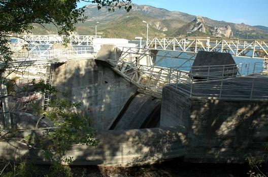 Communes de Castellane (04120, Alpes de Haute-Provence, PACA) et Demandolx (04120) - Barrage de Castillon , ouvrage évacuateur de crues, vannes segment