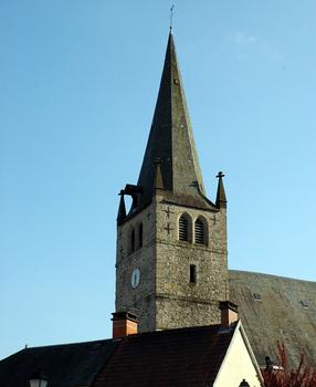 Bort-les-Orgues (19110, Corrèze, Limousin) - Place de l'Egalité, Eglise paroissiale Saint-Germain-de-Constantinople , le clocher est construit sur la voûte en berceau du choeur