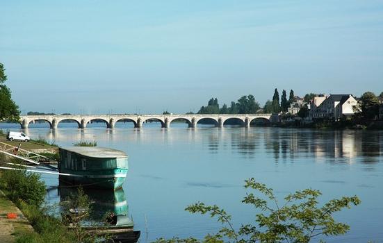 SAUMUR (49400, Maine-et-Loire, Pays de la Loire) - le Pont Cessart sur la Loire: SAUMUR (49400, Maine-et-Loire, Pays de la Loire) - le Pont Cessart sur la Loire