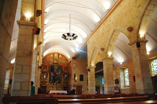 Eglise Sainte-Trinité, Trébeurden (22, Côtes-d'Armor) : Nef principale, la voûte est constituée d'une charpente en berceau
