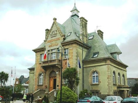 Perros-Guirec Town Hall