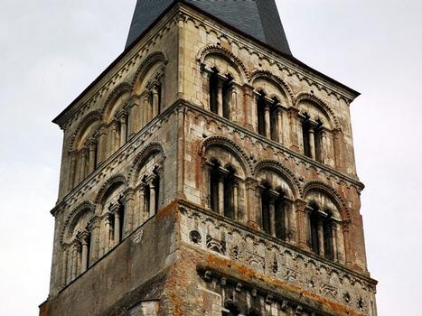 La Charité-sur-Loire (58400, Nièvre) - Eglise Notre-Dame , la Tour Sainte-Croix avec ses deux niveaux de baies