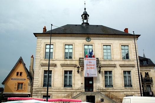 La Charité-sur-Loire (58400, Nièvre) - Place du Général de Gaulle, l'Hôtel-de-Ville : La Charité-sur-Loire (58400, Nièvre) - Place du Général de Gaulle, l'Hôtel-de-Ville