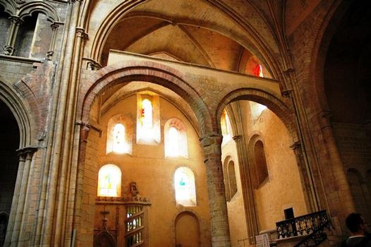 Nevers (58000) - Cathédrale St-Cyr et Ste-Julitte, transept sud de la partie romane : Nevers (58000) - Cathédrale St-Cyr et Ste-Julitte , transept sud de la partie romane