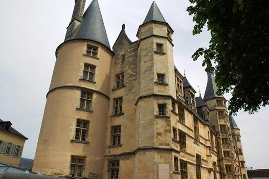 Nevers (58000) - Palais Ducal, (fin du XVe) aujourd'hui bâtiment municipal