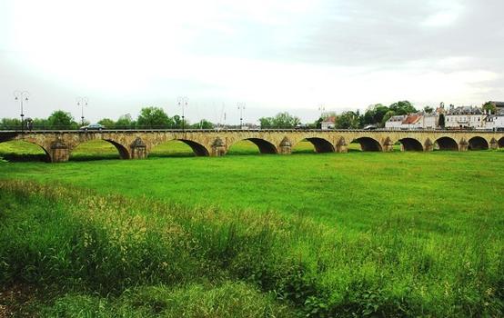 DECIZE (58300, Nièvre, Bourgogne) - Pont de la Vieille-Loire, route D 978a