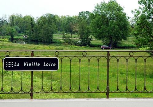 DECIZE (58300, Nièvre, Bourgogne) - Pont de la Vieille-Loire, route D 978a