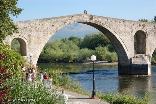 ÁRTA (Epire) – le pont-vieux sur la rivière Araxthos