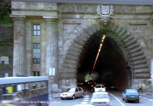 BUDAPEST – Tunnel de la Colline du Château, dans le prolongement du Pont des Chaînes