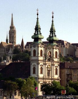BUDAPEST – Façade baroque de l'église Sainte Anne (achevée en 1762), au quartier Buda