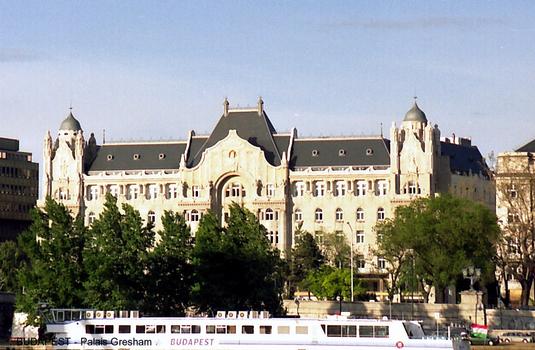 BUDAPEST – Le Palais Gresham, ce chef-d'ooeuvre de l'Art-nouveau, achevé en 1907, entièrement rénové, est depuis peu le «Gresham Palace Hôtel»