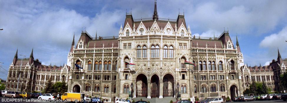 BUDAPEST - Le Parlement (Országház)