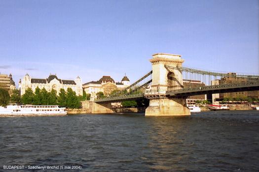BUDAPEST - Le «pont des chaînes», (Széchenyi lánchid)