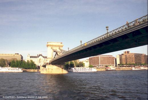 BUDAPEST - Le «pont des chaînes», (Széchenyi lánchid)