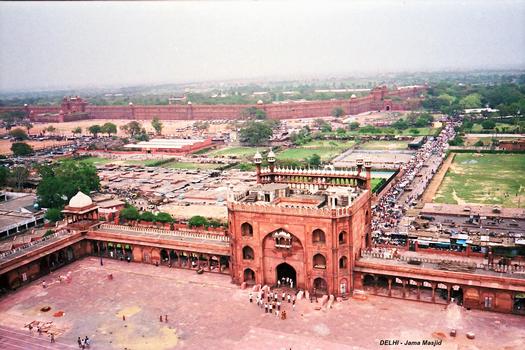 OLD-DELHI – Jama Masjid, la cour et la porte principale