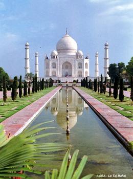AGRA (Uttar Pradesh) – Le Taj Mahal, plan d'eau et mausolée